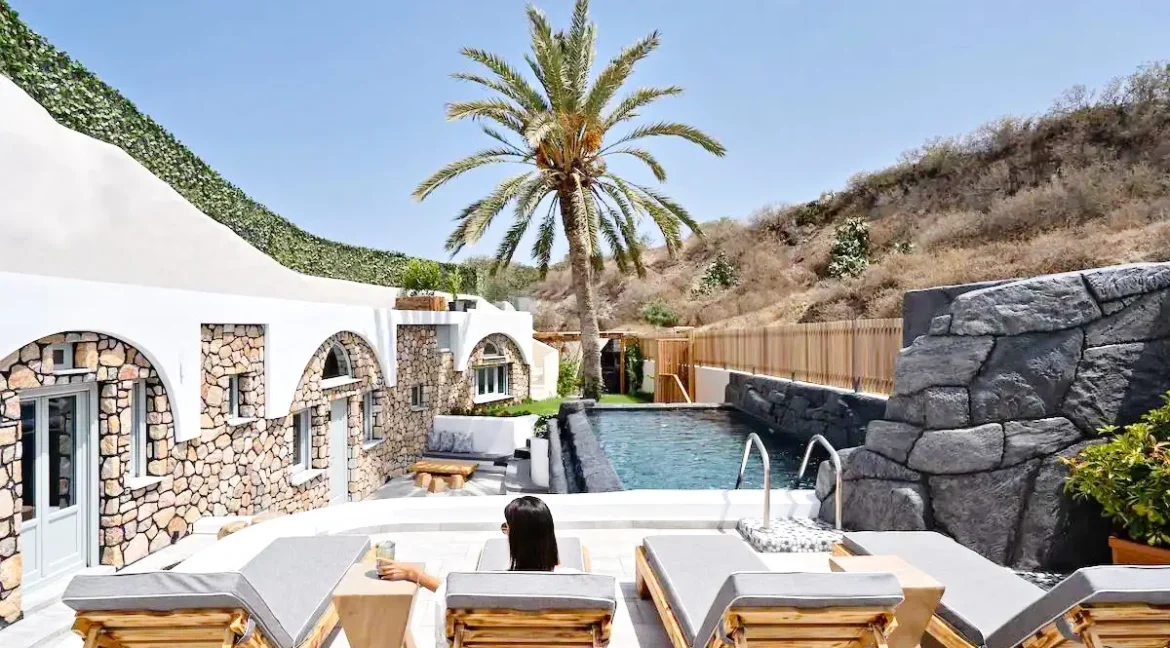 Luxurious Villa with Private Pool in Karterados, Santorini