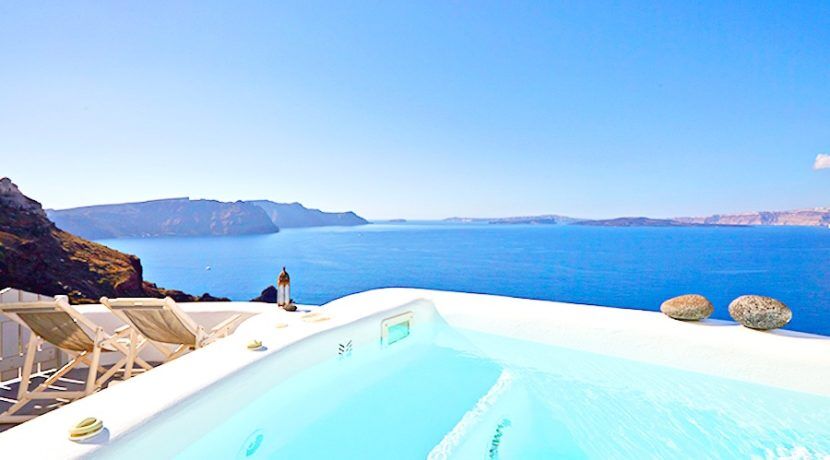 5 Cave suites property at Caldera of Oia Santorini 1