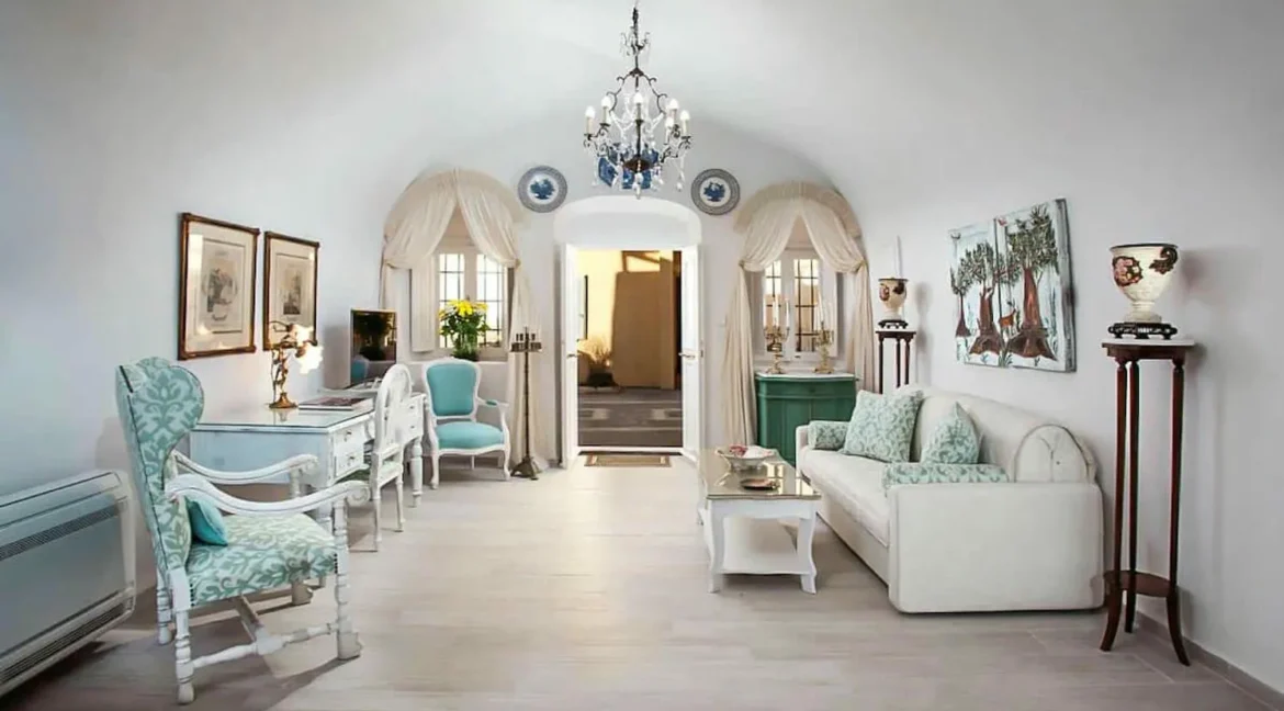 Houses for sale in Santorini