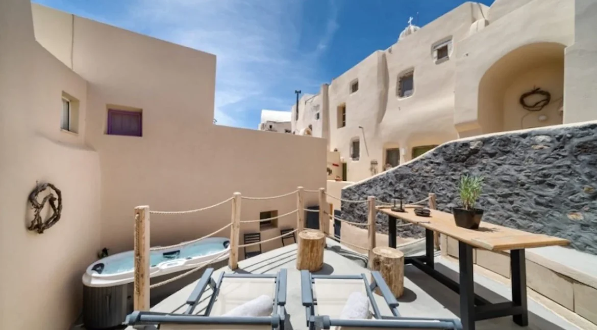 Cave House in Santorini, Emporio